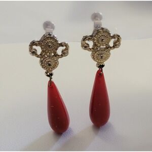 Vintage Dauplaise Clip On Gold Tone Red Glitter Teardrop Dangle Earrings 2.5"